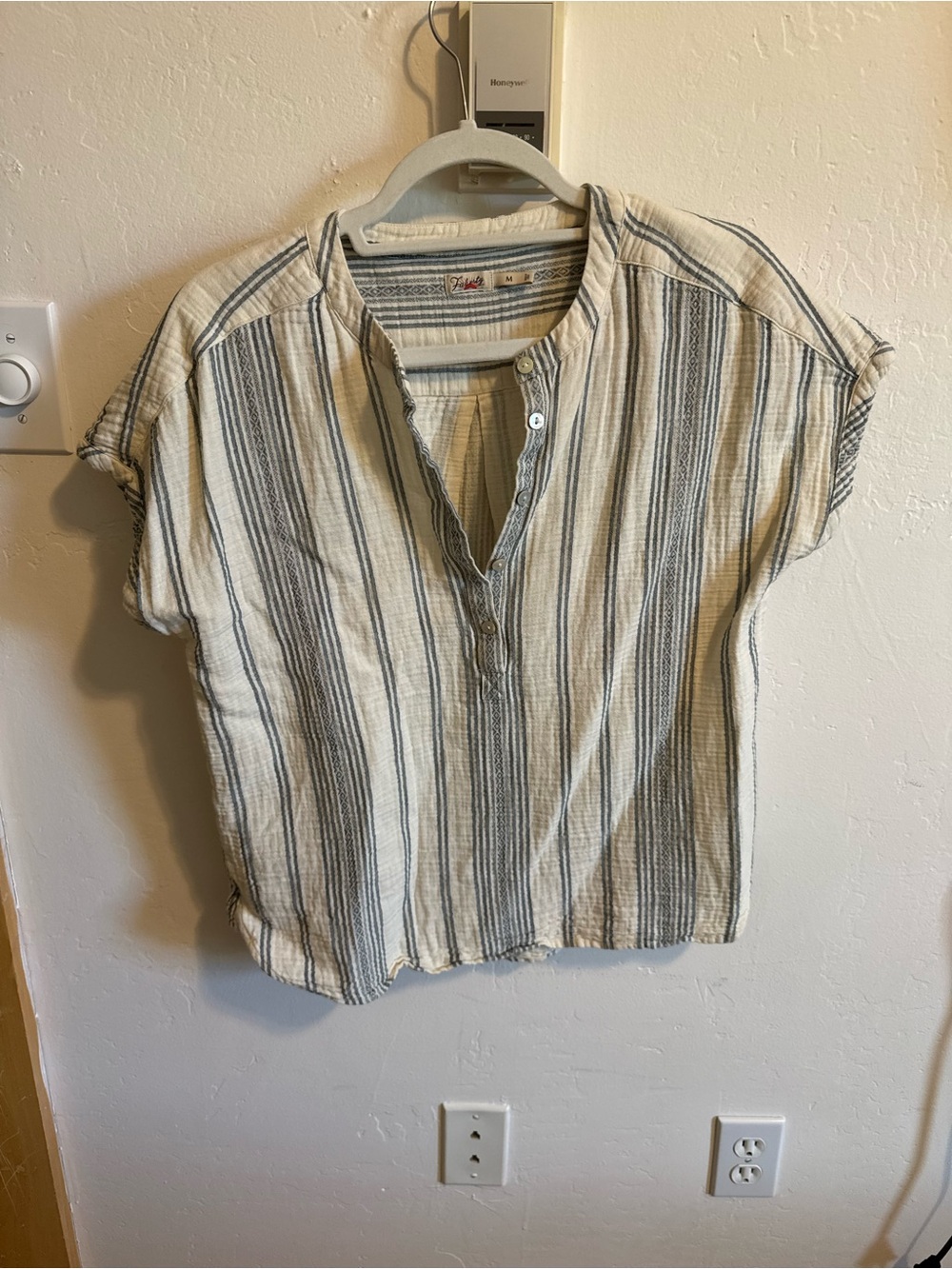 Faherty Women's Striped Button-Down Shirt in Cream and Gray